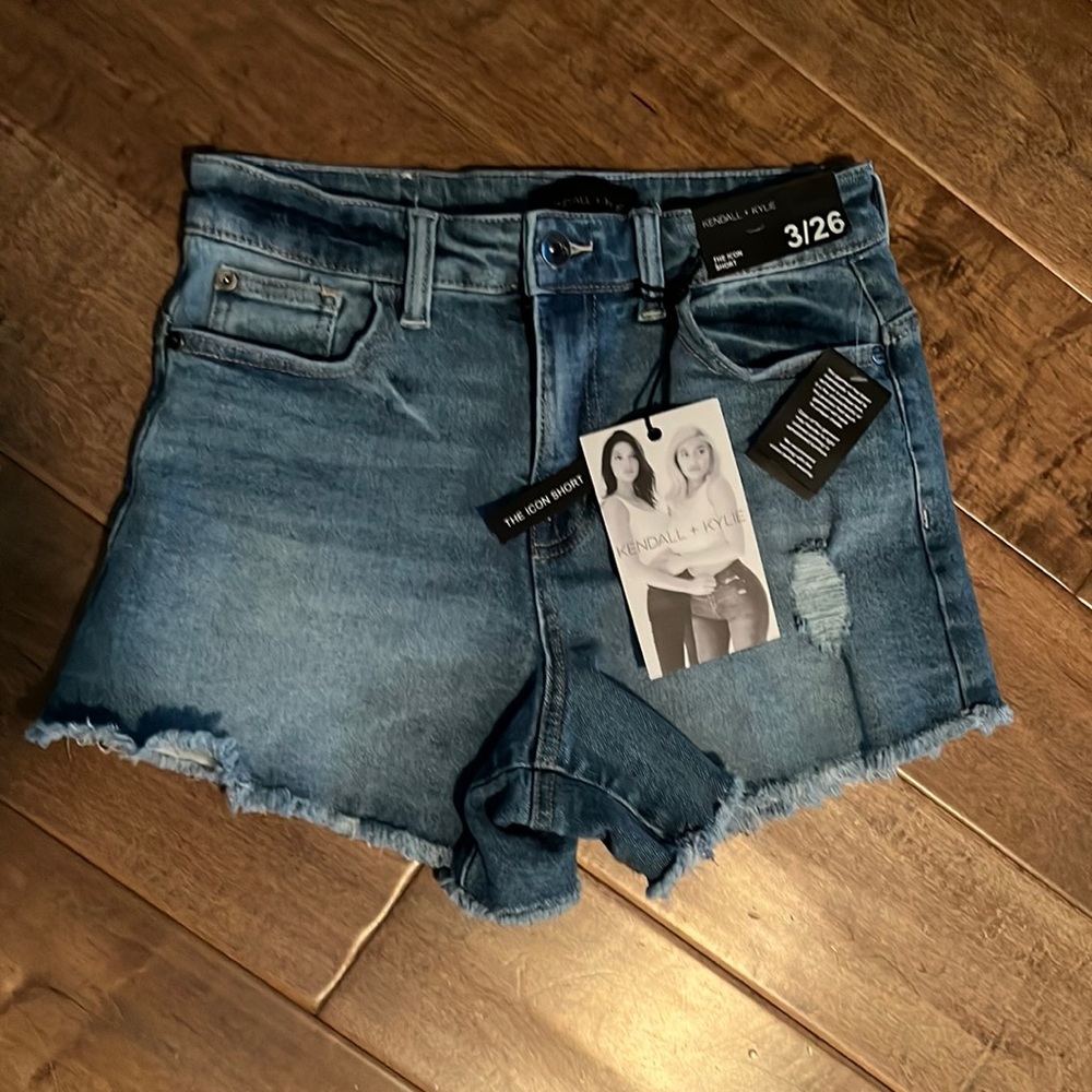 Kendall + Kylie “The Icon Short” Denim cutoff shorts | Size 3/26 | NWT